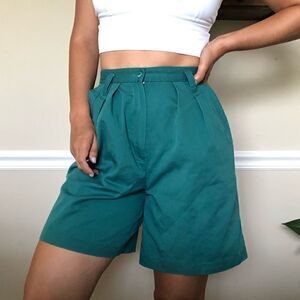 Vintage Cabin Tree High Rise Pleated Short Grandma